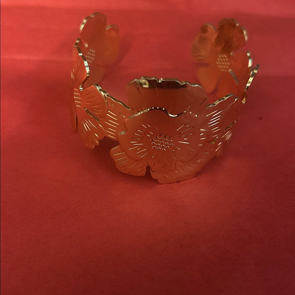 Floral Gold Tone Flower Link Bracelet
